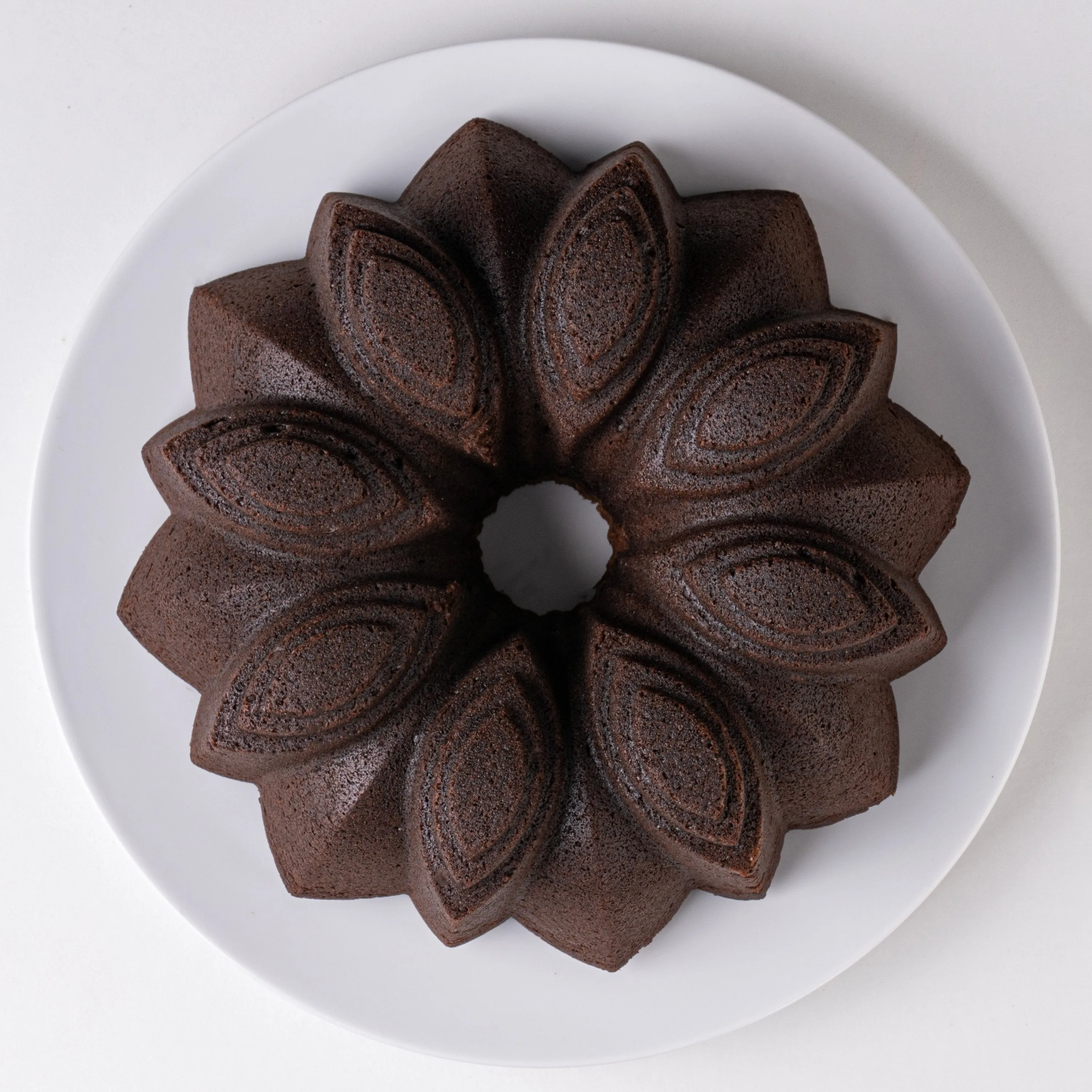 Bloom Non-stick Cast Aluminum Fluted Tube Pan