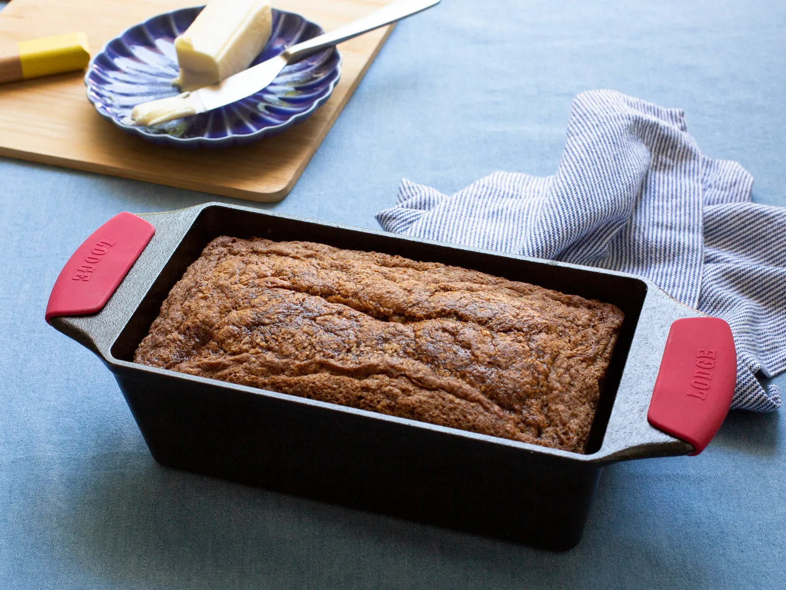 EXCLUSIVE COUNSELTRON BUNDLE (LIMITED TIME ONLY SAVE $20) 2 LODGE 8.5 Inch x 4.5 Inch Seasoned Cast Iron Loaf Pan with INCLUDED set of 2 Silicone Grips